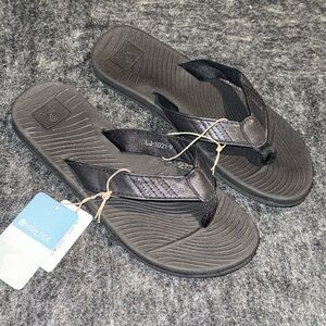 NWT High Tide Women's Black Sandals Size 9